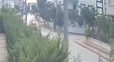 Motosikletlerin çarpıştığı kaza kamerada; 3 yaralı