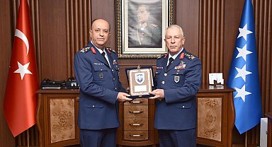 Muharip Hava Kuvveti Komutanlığı'nda devir teslim töreni