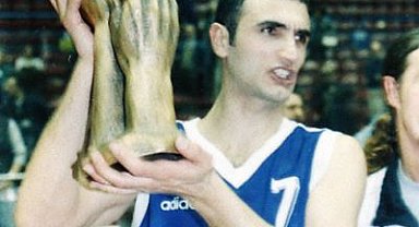 Naumoski Karşıyaka'da