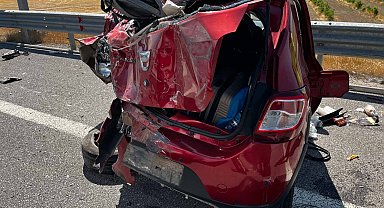 Niğde Otoyolu'nda kamyon ile otomobil çarpıştı; 1 ölü, 3 yaralı