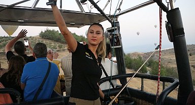 Ön muhasebeci olarak çalıştığı balon şirketinin ilk kadın pilotu oldu