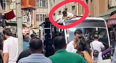 Onarım yaparken arıza aracının sepetine çarpan dolmuşun üzerine düştü