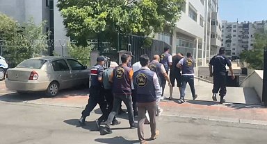 Ormana götürdüğü kadını öldürüp, ziynet eşyalarını aldı; 2 tutuklama