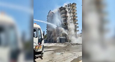 Osmaniye'de son orta hasarlı yüksek katlı binanın yıkımı yapıldı