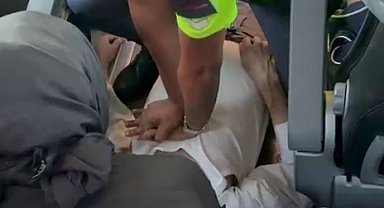 Otobüste kalp krizi geçiren yolcuya jandarmadan suni teneffüs ve kalp masajı; kurtarılamadı