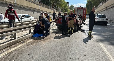 Otomobil alt geçidin duvarına çarptı: 2 yaralı