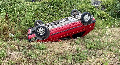 Otomobil araziye uçtu, sürücü yaralandı