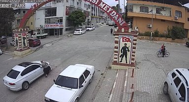 Otomobil, görme engelliye çarptı; kaza kamerada