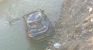 Otomobil Peri Çayı'na düştü, anne ve kızı yaralandı