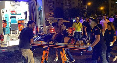 Otomobilin çarptığı 3 yaya yaralandı; 1 gözaltı