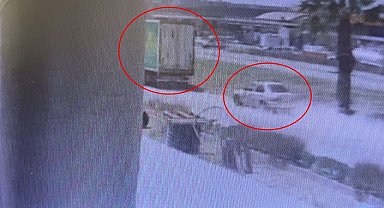 Otomobilin TIR'a çarptığı kaza kamerada: 1 ölü