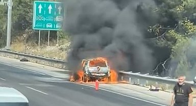 Otoyoldaki otomobilde çıkan yangın, ormana sıçradı