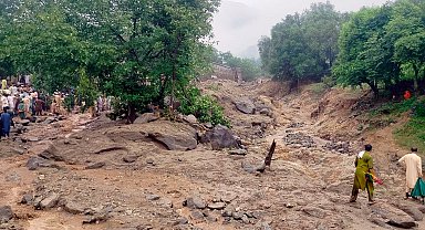Pakistan'da meydana gelen sellerde hayatını kaybedenlerin sayısı 330'a yükseldi