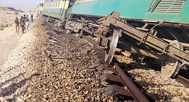 Pakistan'da tren kazası: 1 ölü, 33 yaralı