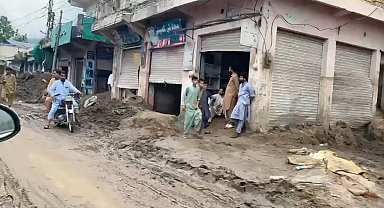 Pakistan'daki sel mağdurlarına yardım ulaştırıldı