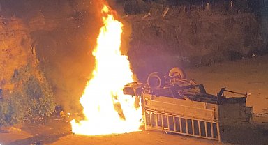 Park halindeyken hareket edip, dereye düşen kamyonet alev aldı