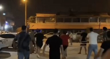 Parktakiler ile ihbara gelen polislere bıçak çeken alkollü 4 kişi gözaltına alındı