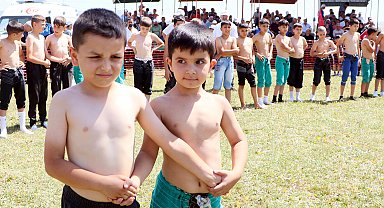 Pehlivanlar Erzurum Ovası'nda peşrev çekti
