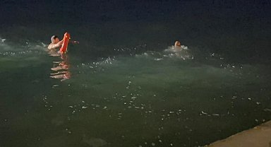 Sahilde alkol aldığı gerekçesiyle ceza kesildikten sonra denize düştü