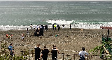 Sahilde gezerken dalgalara kapılan çocuk, denize sürüklenip kayboldu