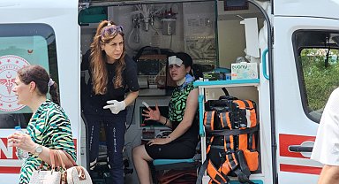 Sakarya'da kamyonet ile cip çarpıştı; 4'ü çocuk 5 yaralı