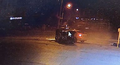 Samsun'da 3 aracın karıştığı kaza kamerada; 3 yaralı