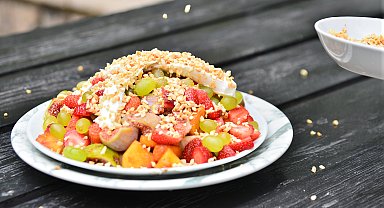 Saray mutfağından ilhamla hazırlanan ballı-kaymaklı meyve ile sofralar tatlandırılıyor