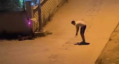 Sevgilisine özür mesajını suyla sokağa yazdı; benzin sanıp polisi aradılar