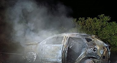 Seyir sırasında alev alan otomobil yandı