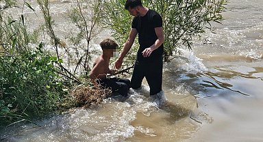 Siirt'te çaya giren 3 çocuktan 2'si kurtarıldı, 1'i kayıp