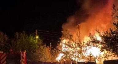 Sivas'ta, tandırın bulunduğu garajda çıkan yangın söndürüldü