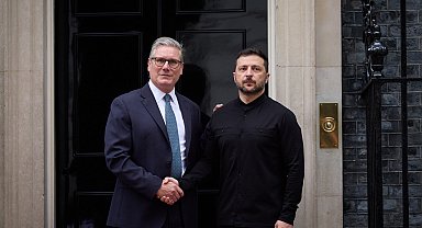 Starmer ve Zelenskiy, İngiltere'de bir araya geldi