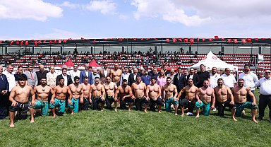 Taha Akgül Karakucak Güreşleri'nin şampiyonu Feyzullah Aktürk oldu