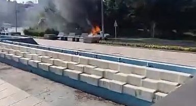 TBMM önünde otomobilini yaktı, gözaltına alındı