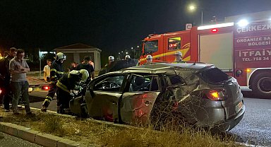 Tekirdağ'da otomobil, aydınlatma direğine çarptı: 1 ölü, 2 yaralı