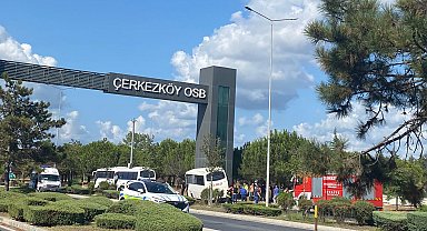 Tekirdağ'da servis midibüsü, OSB'nin tabela direğine çarptı; 19 yaralı