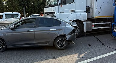 TEM'de 5 aracın karıştığı zincirleme kaza trafiği aksattı