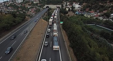 TEM'de tünel içinde zincirleme kazada 5 kişi yaralandı; trafik aksadı