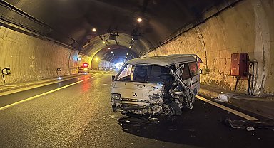 TEM'de tünel içinde zincirleme kazada 5 kişi yaralandı; ulaşım aksadı