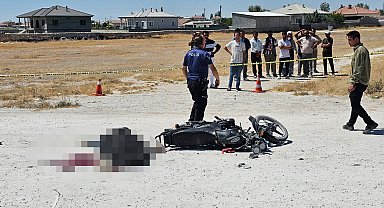 TIR, motosiklete çarptı: 1 ölü