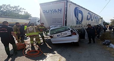 TIR'a çarpan otomobildeki 2 kuzen öldü, 1 kişi ağır yaralı - Yeniden