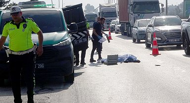 TIR'ın otoyolda çarptığı yaya öldü