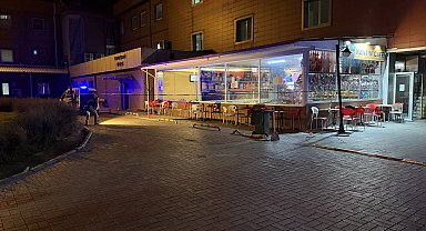 Tokat'ta hastane kantininde boşanma aşamasındaki eşine silahla ateş etti: 2 yaralı