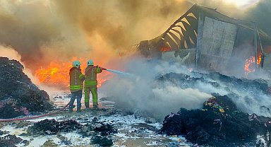 Tokat'ta kumaş geri dönüşüm deposunda yangın