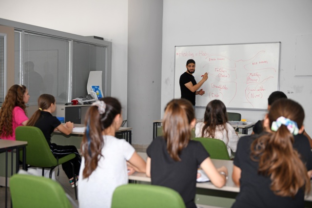 Yabancı Üniversite Öğrencilerinden Osmangazili Çocuklara İngilizce Eğitimi