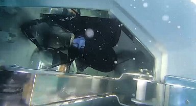 Yalova'dan Bozcaada'ya gitmek için açıldığı teknesi parçalanmış halde bulunan iş insanı aranıyor