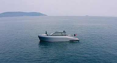 Yalova'dan Bozcaada'ya gitmek için açıldığı teknesi parçalanmış halde bulunan iş insanı aranıyor