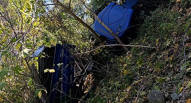 Yamaca devrilen traktördeki 2'si çocuk, 5 kişi yaralandı