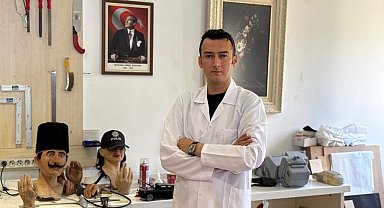 Yapımında çalıştığı Polis Müzesi'ne polis olarak geri döndü