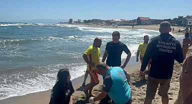 Yasağa rağmen denize açıldılar; son anda boğulmaktan kurtarıldılar